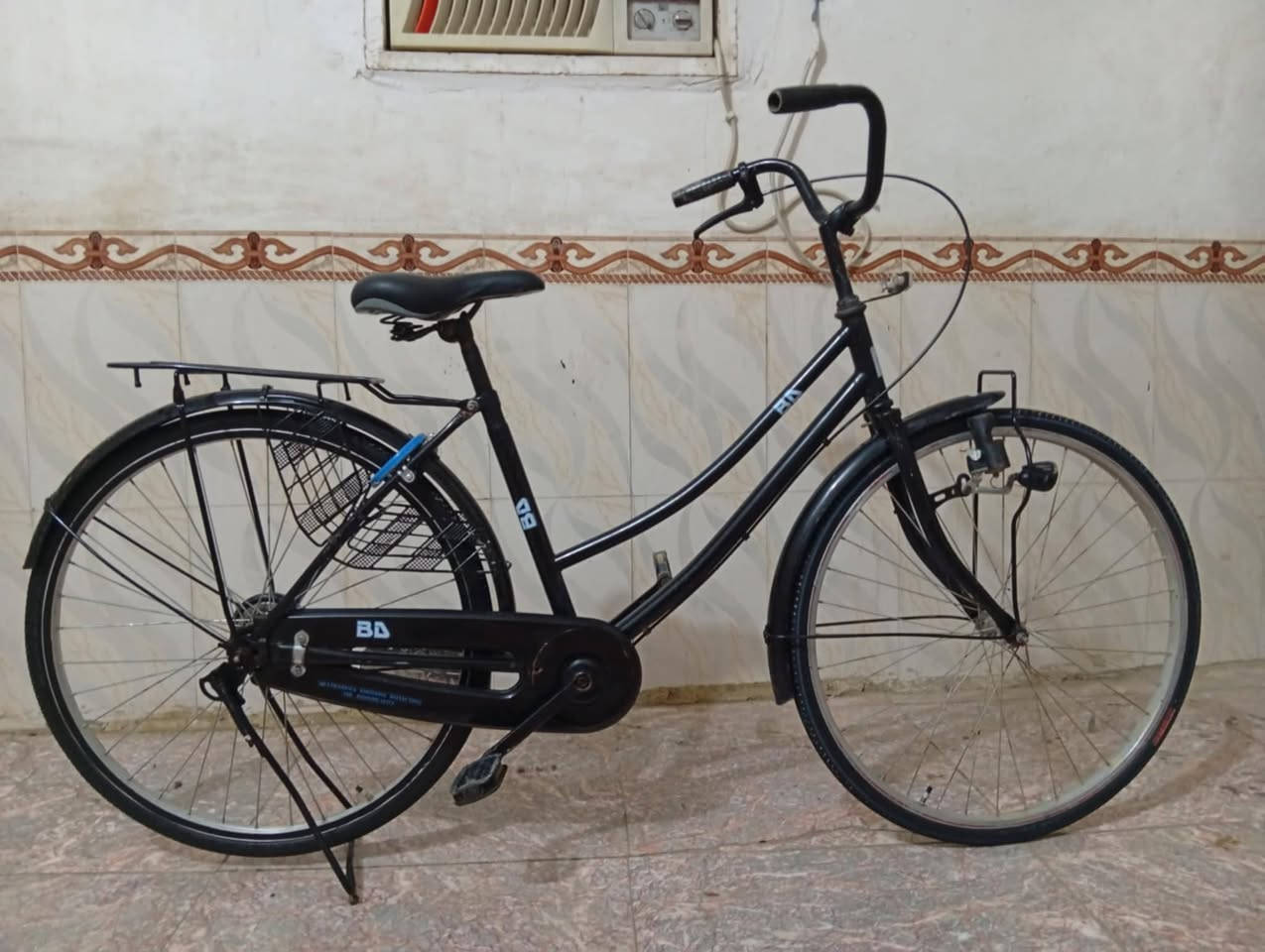 السلام عليكم بايسكل حجم 26 نضيف رايده 75 مكاني ديوانيه حي الزهراء وهاذا رقمي ***********
