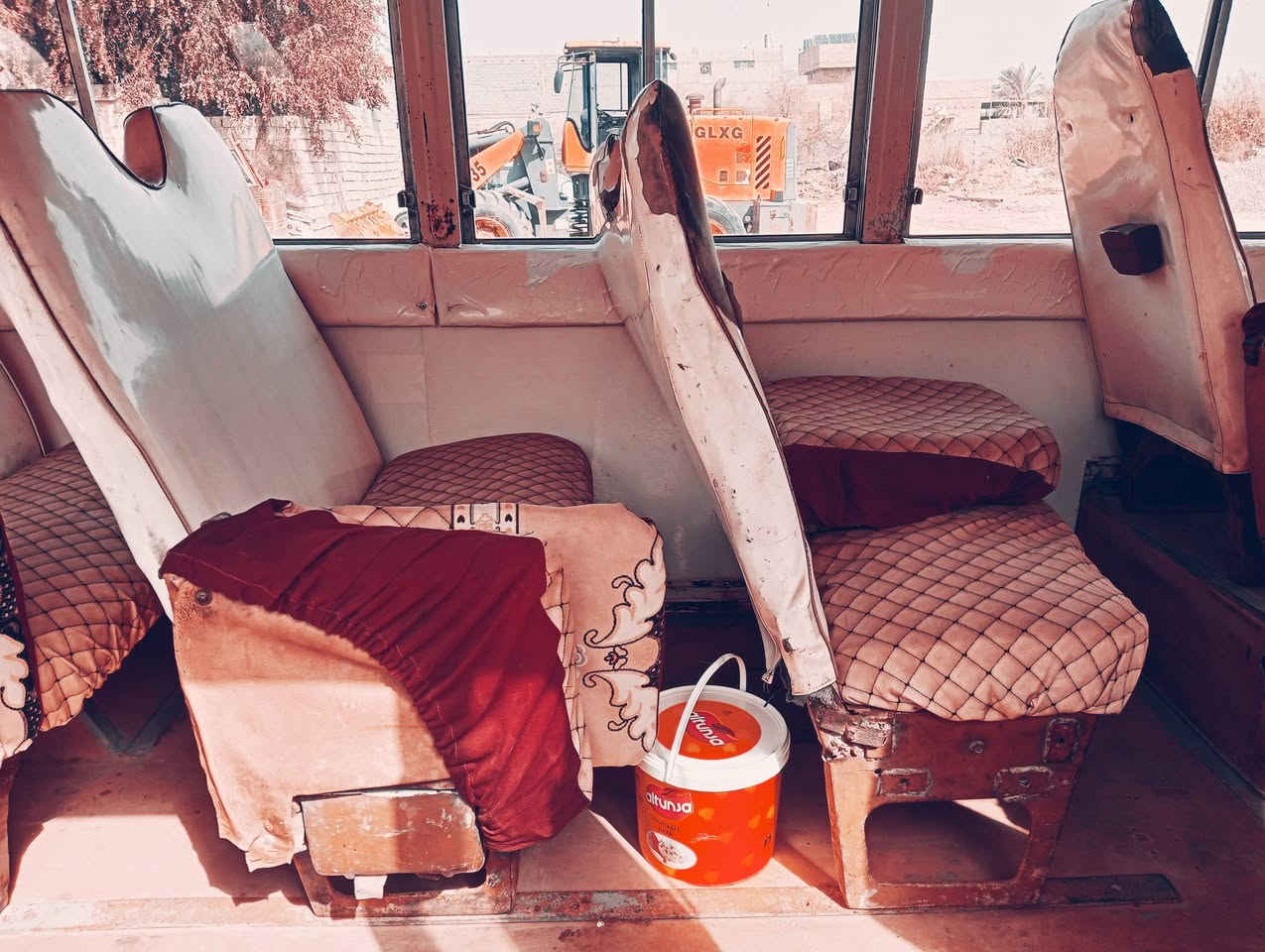 اسلام عليكم عدي كوستر للبيع حلوه وبلاديه رقم صدامي بغداد السياره كاز بلاد مكينه مجفته جديده كاعيه جديده دوشمه جديده كهربائياتها كلها شغاله عدي وكاله راعيها بغداد  رقم***********
