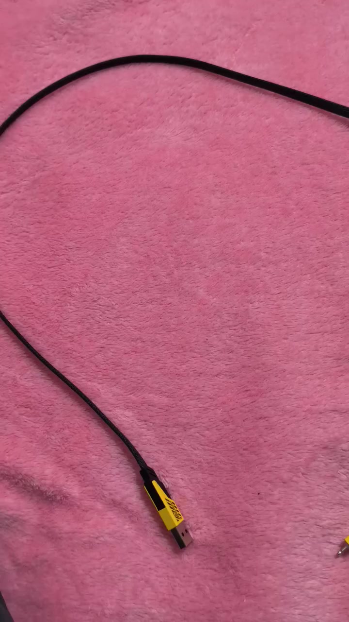 كيبل تسليح اذا راسك اصلي يدعم عليه شحن سريع الواحد ب 3 ثنين ب 5 بقن 4 قطع السعر ثابت.


**إذا كنت صاحب هذا الإعلان وتريد حذفه لأي سبب، رجاءا أرسل رسالة إلى الدعم الفني**