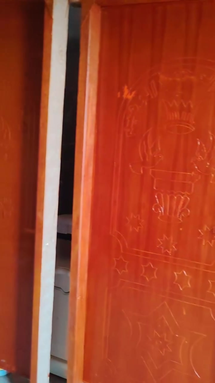 يوجد لدينا بيبان مع جرجوبه مصبوغ وكامل السعر الباب الواحد ١٤٠ الف العنوان ذي قار قضاء الغراف قرب علوة الأسماك محل نجارة أثير ***********
