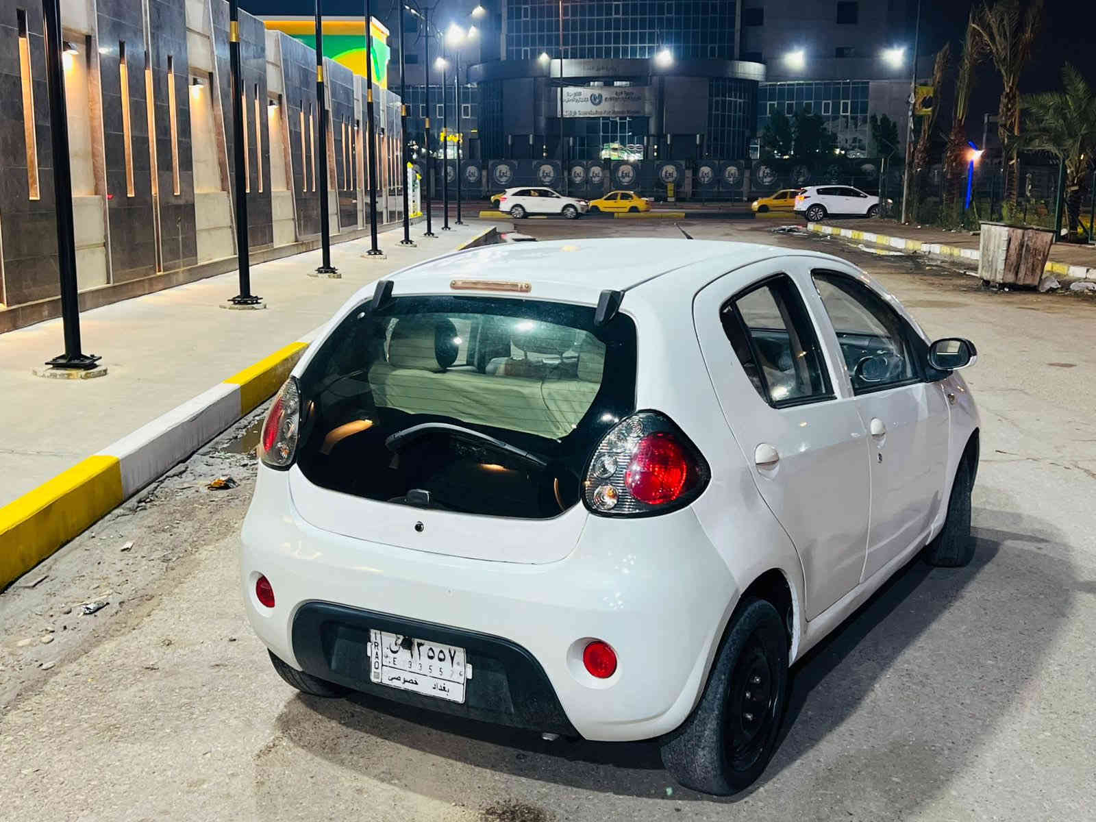 باندا 2013
بيها قطع صبغ متفرقه ابيع حزام
كير مكينه كفاله
تبريد ثلج حديديه جديده
سعر 43 ورقه بيها مجال جداً بسيط
استفسار ***********
