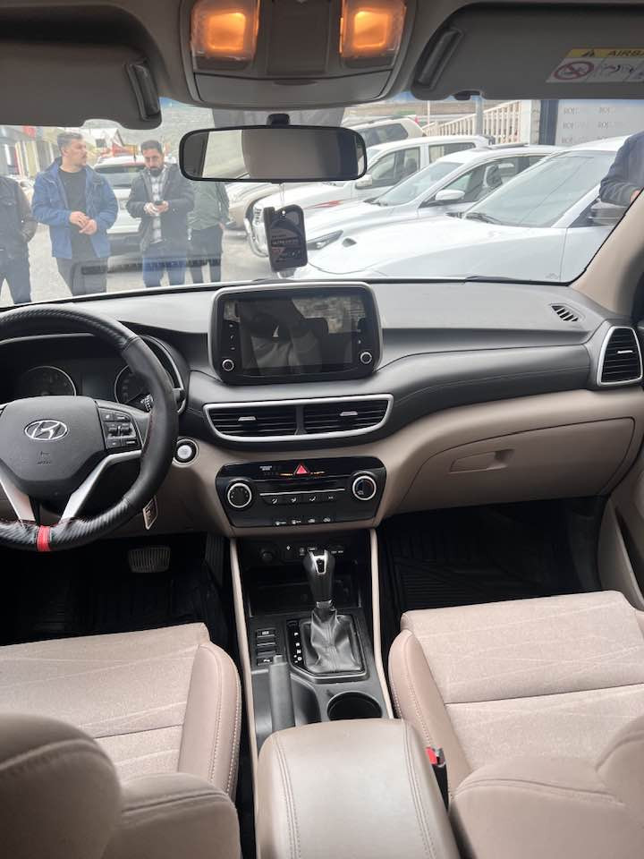 هونداي توكسون موديل 2019 خليجي مكينه دوش المرغوب رقم دهوك بدون صبع مكانين بارد فول مواصفات بس بدون بانوراما ماشيه 150 الف كيلو متر كير و مكينه على وضع الشركه مو مفتوح تايرات جديد مرايا شفط تحديد سرعه ويل 19 ليت زينو تبريد قطعتين داخل عسلي شاشه ايباد بصمه كاميرا خلفه شاحن سفري رقم تلفون 📱 *********** واتساب كورك سعر 🔥مناسب 188$ ومجال لطيبين وشكراً ❤️

