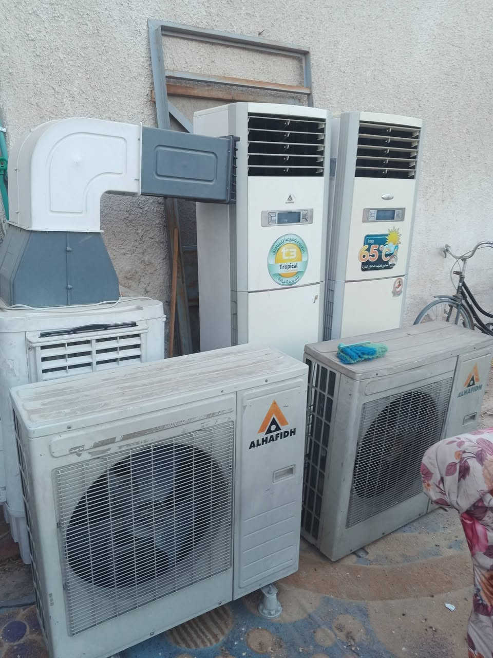 السلام وعليكم لبيع غراض كلهن نضيفات وشراي يراسل ويتصل مكاني حي اور سبع قصور شارع ابو  علي يم جامع لحمزة ***********
