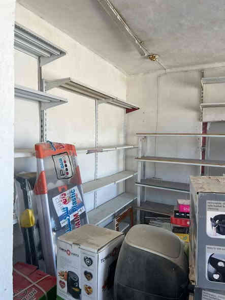 رفوف متنوع للبيع مال محل تعزيلة لعدم التفرغ للتواصل عبر الهاتف 
كل رف وسعرة
 غير متواجل عالفيس***********
