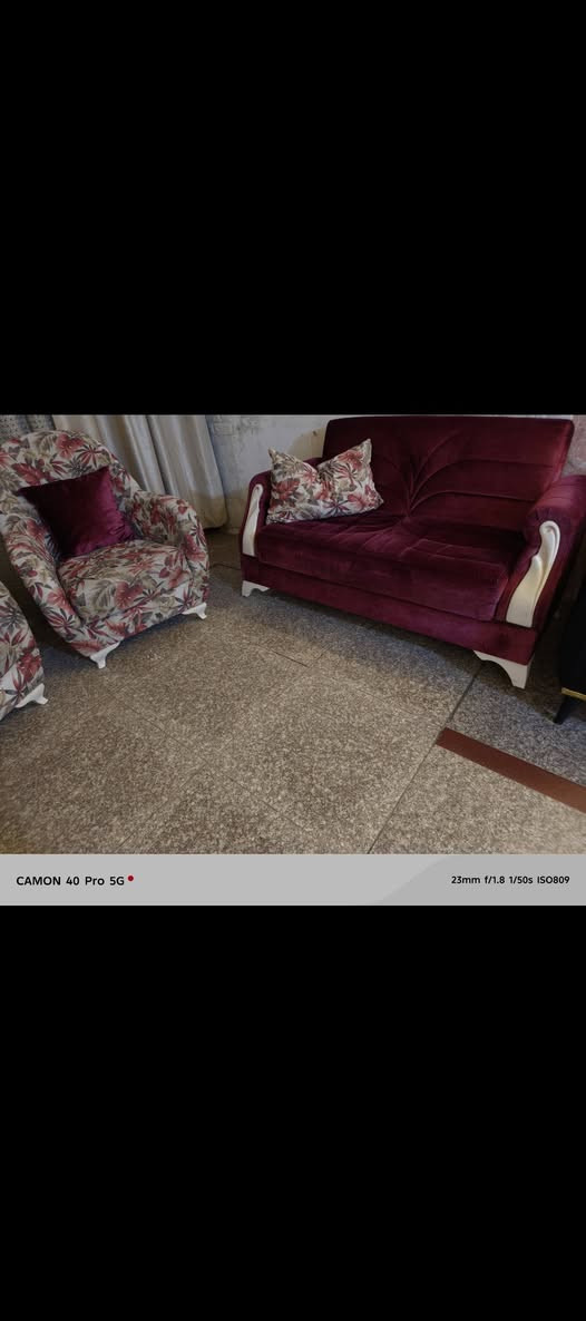 تخم تركي 7مقاعد يصير سرير قلاب ب200الف عنوان الشعب شارع الصحة ***********
