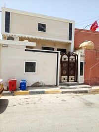 دار100م سند 25 غرفه نوم وصاله وستقبال وصحيات ومطبخ حار وبارد ومنور وغر...
