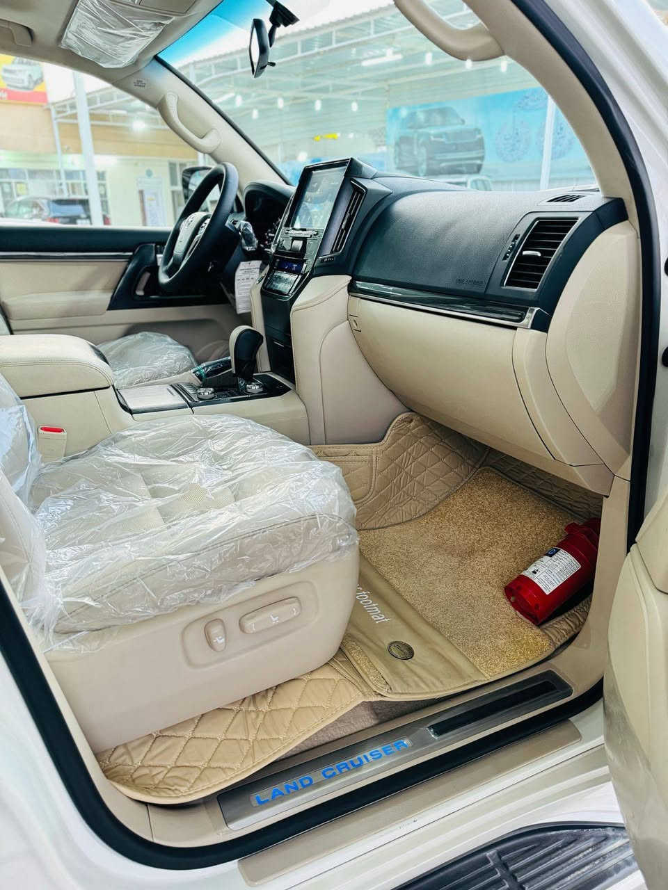 السلام عليكم متوفر لاندكروز ٢٠٢١ كفاله عامه ماشيه ٤٠ حقيقي بريم اصل السياره عنوان بابل للاتصال ***********
*********** وات ساب متوفر
