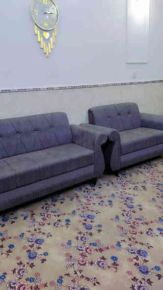 سلام عليكم تخم عشر مقاعد جديد بيعه سبب ضيق المكان والله العضيم مشتريته 425 صار 15يوم من شتريته ***********
