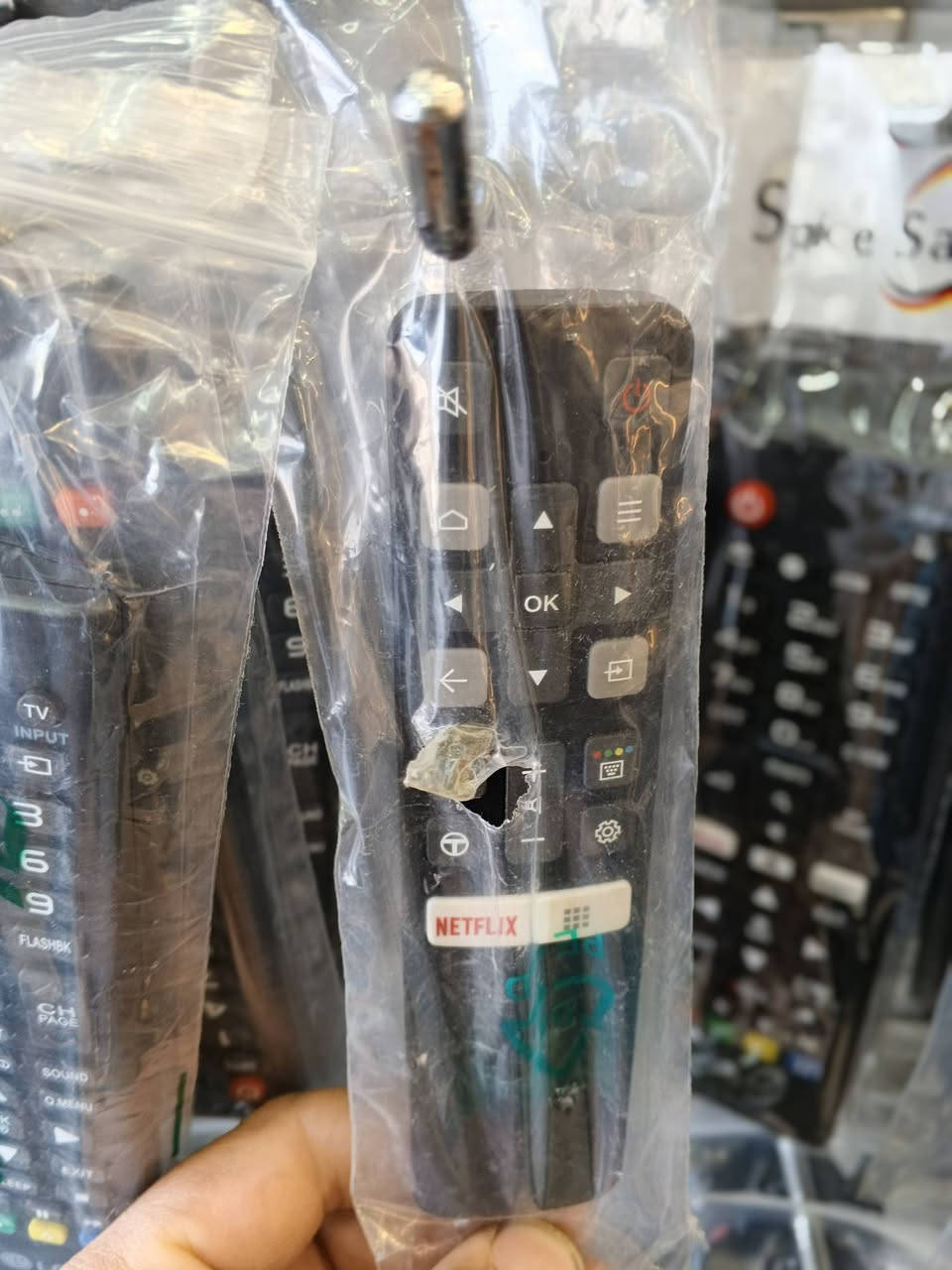 حياكم الله وجبه ريمونتات شاشه جديد 
كل ماعليك دزلنه صورة ريموت او شاشه وراح ندزلك 
الشي الي يرهم عليه وبدون تعب 
خدمه توصيل مجاني . 
افحص  وشغل يله تنطي فلوس اغاتي 
ابو مهند للألكترونيات لصيانه جميع انواع شاشات📺 والحاسبات .💻
بيع جميع انواع ريمونتات  واجهزة ستلايت 
اشتراكات التطبيقات نت . وتطبيقات المجانيه 
وشتراكات قنوات مشفرة ولافلام والمسلسلات 
🏘️الشارع العام مجاور افران الصادق 2 قرب الحسام للزيوت أبو مهند للألكترونيات📱 ***********
