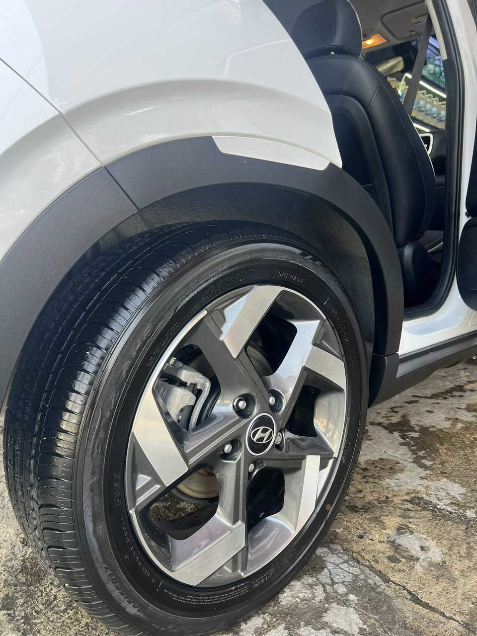 فينو للبيع دخول جديد لون ابيض تو كلر بلادي حادثها مياه امطار بدون صبغ او ضربه بدون ارقام للبيع ب١٢٥٠٠ $ ورقم ب١٥ اصير عليك ١٤٠ ورقه تعال شوف واقتنع مكانها مجمع بوابه الكاضميه في منطقه الصابيات للعلم ممشه السياره ١٠٥٠٠ كم بعد دهن الكير ودهن الشركه بيها للاستفسار ***********
