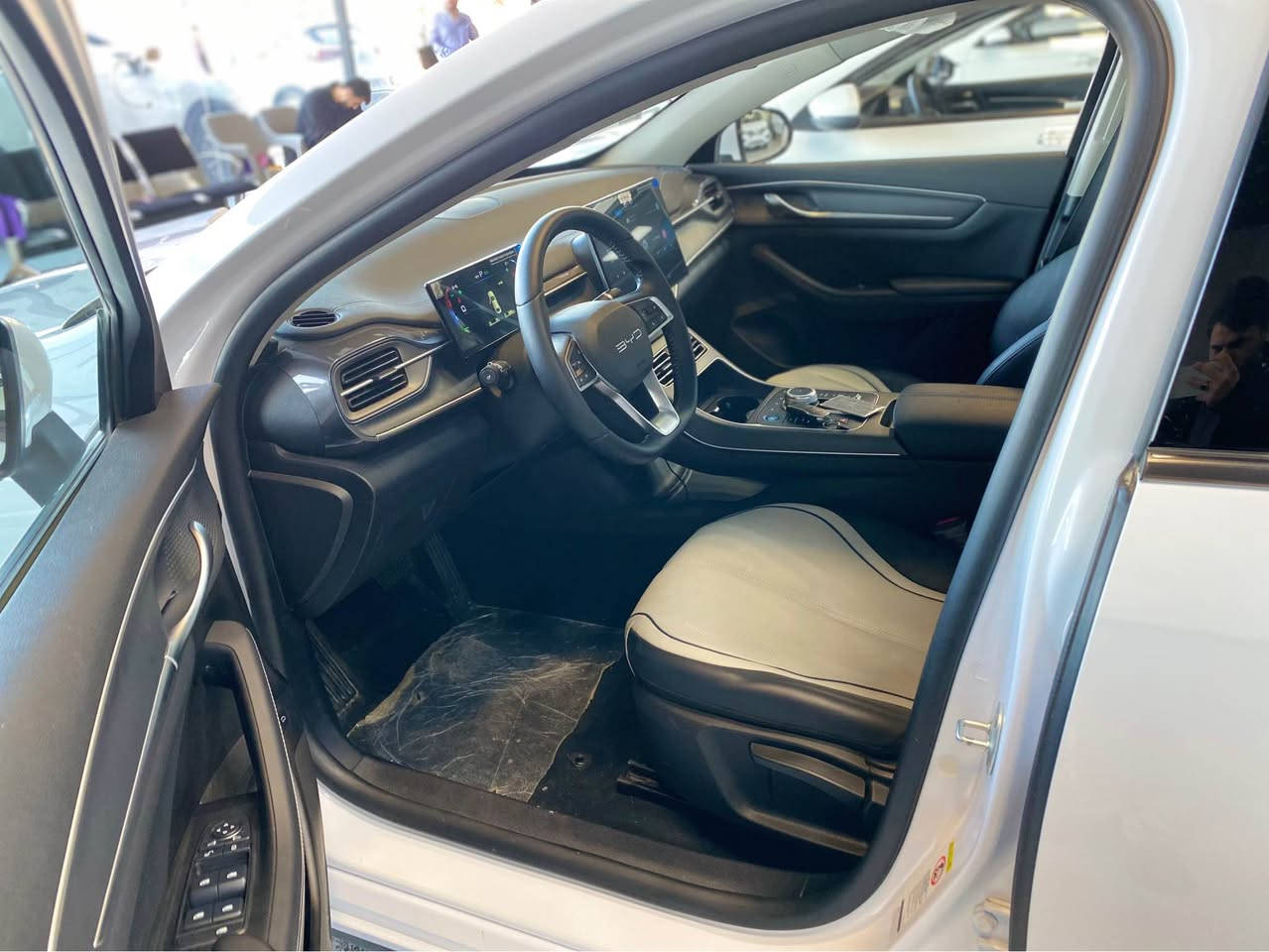 BYD DESTROYER 05 2025.   
مواصفات.کارەبایی و بەنزین و هایبريد.
شاشە تێسلا.بصمة شاشةوكاميرا ویل کەپ.
تحديد سورعه.پشت و پێش لید ڤۆلیۆم
 كامل ئەشیای لەگەڵە. 10هەزار ڕۆیشتووە.
 سعر 122ورقە  مۆبایل  ***********
  مکان أربيل . معرض تۆپ کارس أربيل, العراق
