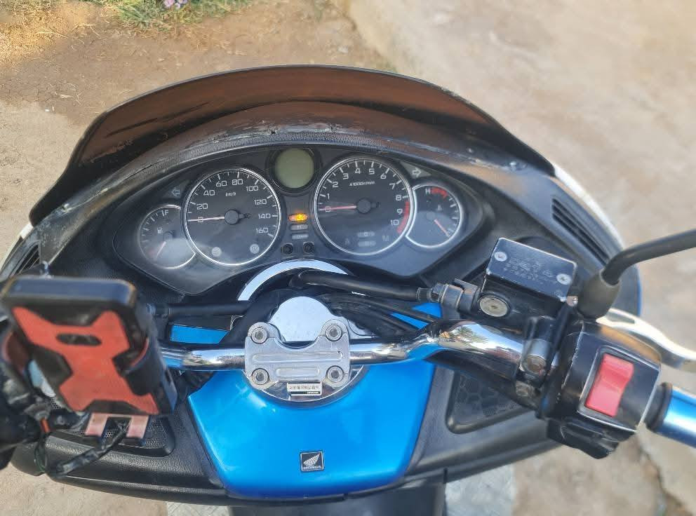 اسلام عليكم دراجه فورزه 08 محرك خير من الله شلعه ومعدل لاتنقيص ولا تبخير كفراته يرادله ترتيب حساس استاند شغال لايت زنون عالي ناصي شغال بيه نقوصات بصيطه 450وبيه مجال مكاني بغداد اللطيفيه ***********بي وات ساب او***********
