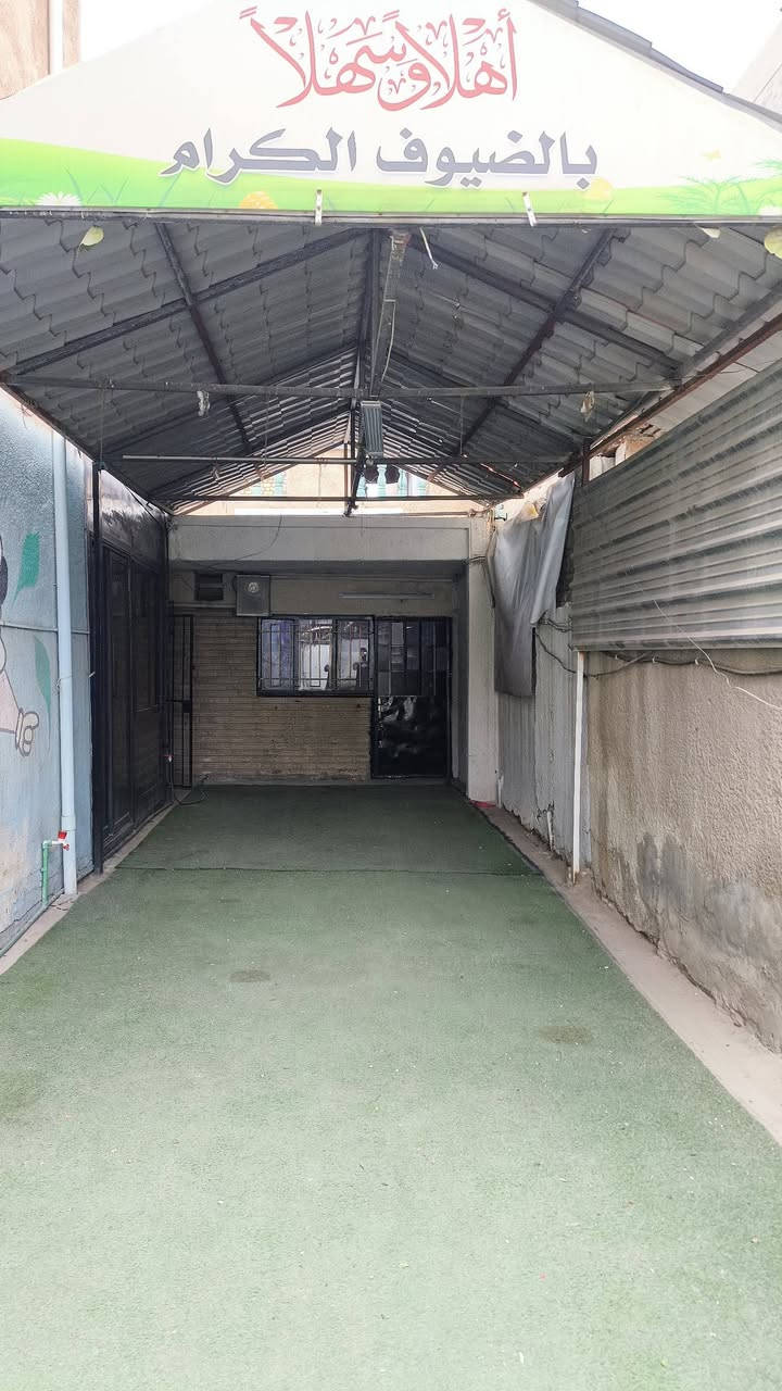 بيت تجاااااري 300 متر بالاربع شوارع للايجار ***********
