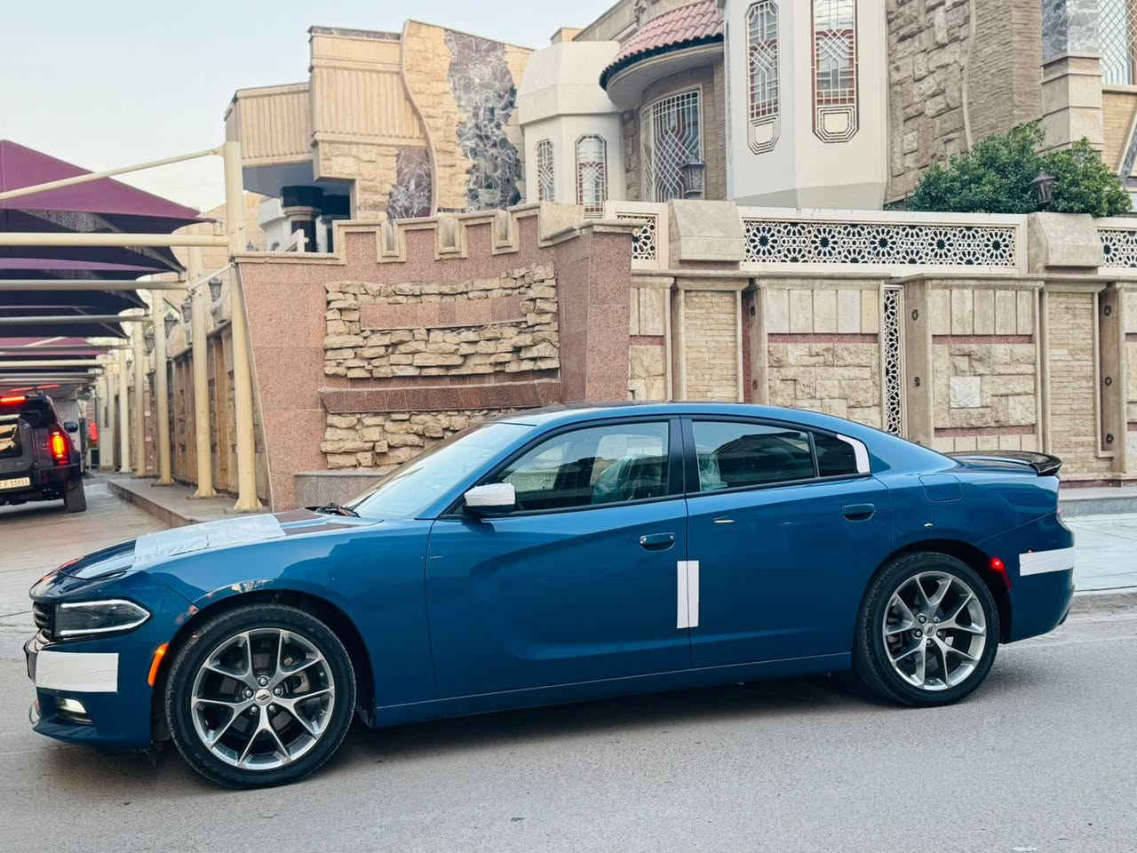 سلام عليكم
جارجر موديل 2022
***********
السعر238 
بيه مجال :
المحرك :- V6 3.6L .
الفئه :- SXT . 
الموديل :- 2022

المواصفات :- 
بصمه 
شاشه كبير 
سبويلر 
سماعه ALPiNE
كشن كهرباي 
بصمة ابواب+ صندوق
تبريد قطعتين
كشن حضن بلادي 
ستيرن هيتر
مرايات هيتر 
كاميرة دواره
Light Led+ بيلادي زنون
حساسات خلفية 
صبغ ربع البنيد. اثر حرق الماصده الامامية 

كير محرك بوضع الشركة 

مكان السيارة بغداد 
السيارة رقم اربيل بأسمي شخصياً تريد تحويل مباشرالسعر بلاش
