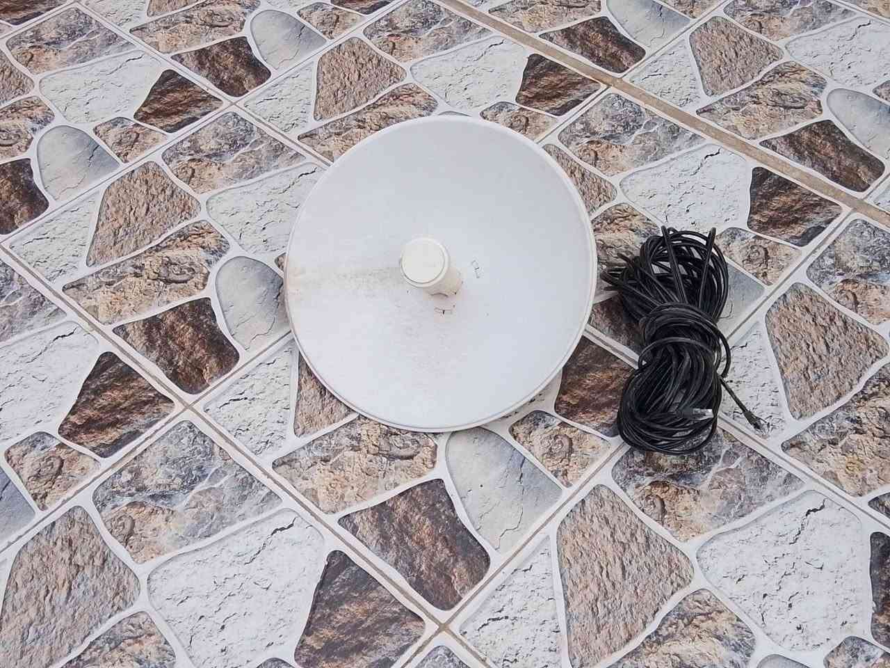 للبيع منظومة انترنت (بور بنك) استعمال قليل (3اشهر فقط)مع واير نت 20 متر مع بوري حديد أبو 2انج (3متر) سبب البيع لان حولت عالضوئي المكان الديوانية الشافعية للاستفسار ***********
