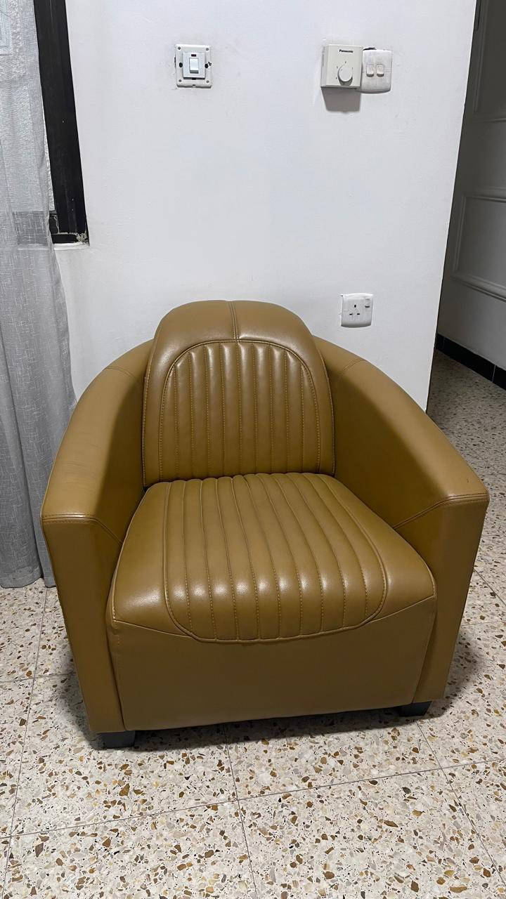 قنفات جلد للبيع نظيفة جداً بسعر 500 الف / بغداد / المنصور /***********
