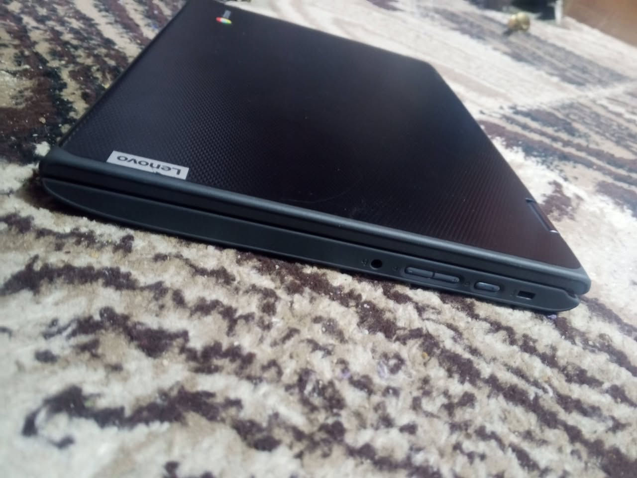 سلام عليكم 
لابتوب لينوفا قلاب اندرويد 
ذاكره 32 كيبورد عربي نكليزي 
مكاني بلد 
او مراوس بتلفون
***********
