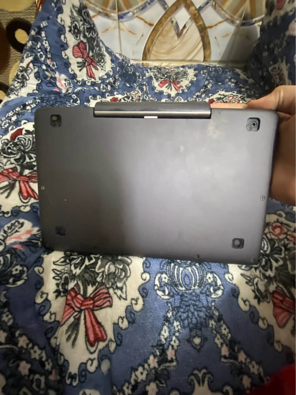 السلام عليكم لابتوب وندوز للبيع 
الابتوب نضيف مابي اي مشاكل يحمل انواع البرامج ويتصل بالانترنت والبلوتوث وبي منفذين للشحن ويا شاحنه ورام تخزين سعرها 75 وبيها مجال العنوان بابل حله مركز المدينه النزيزه قرب مقام الامام الحارث 
للأستفسار *********** Singapore
