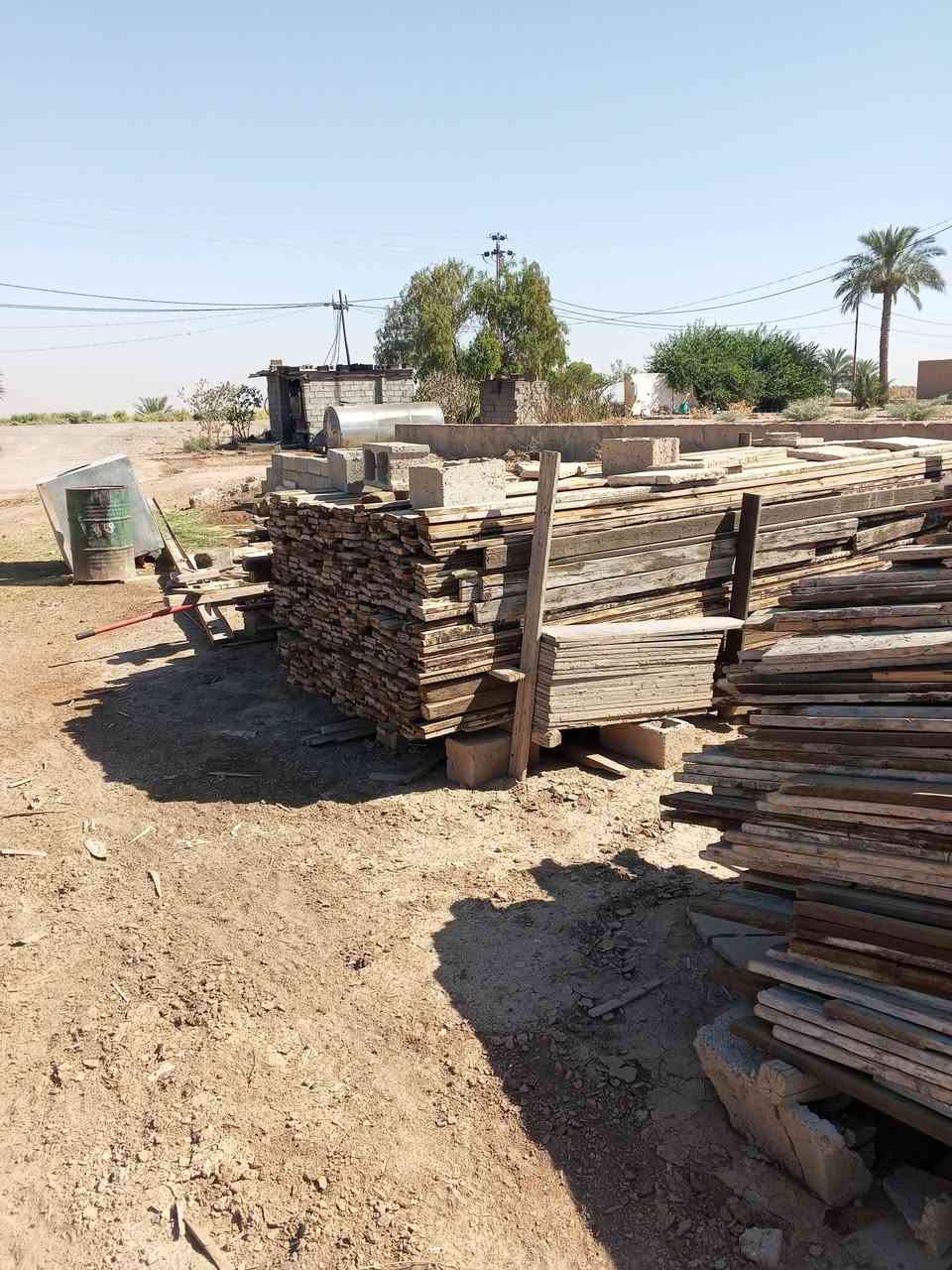 قالب للبيع ينجر.200متر.سطح رباط تقريبا 16مكعب لوحة 25روسي حشب مشتغل مرة.وحدة.بعدة.جديد او بي ما مشتغل ولا شغلة  الاستفسار.***********
