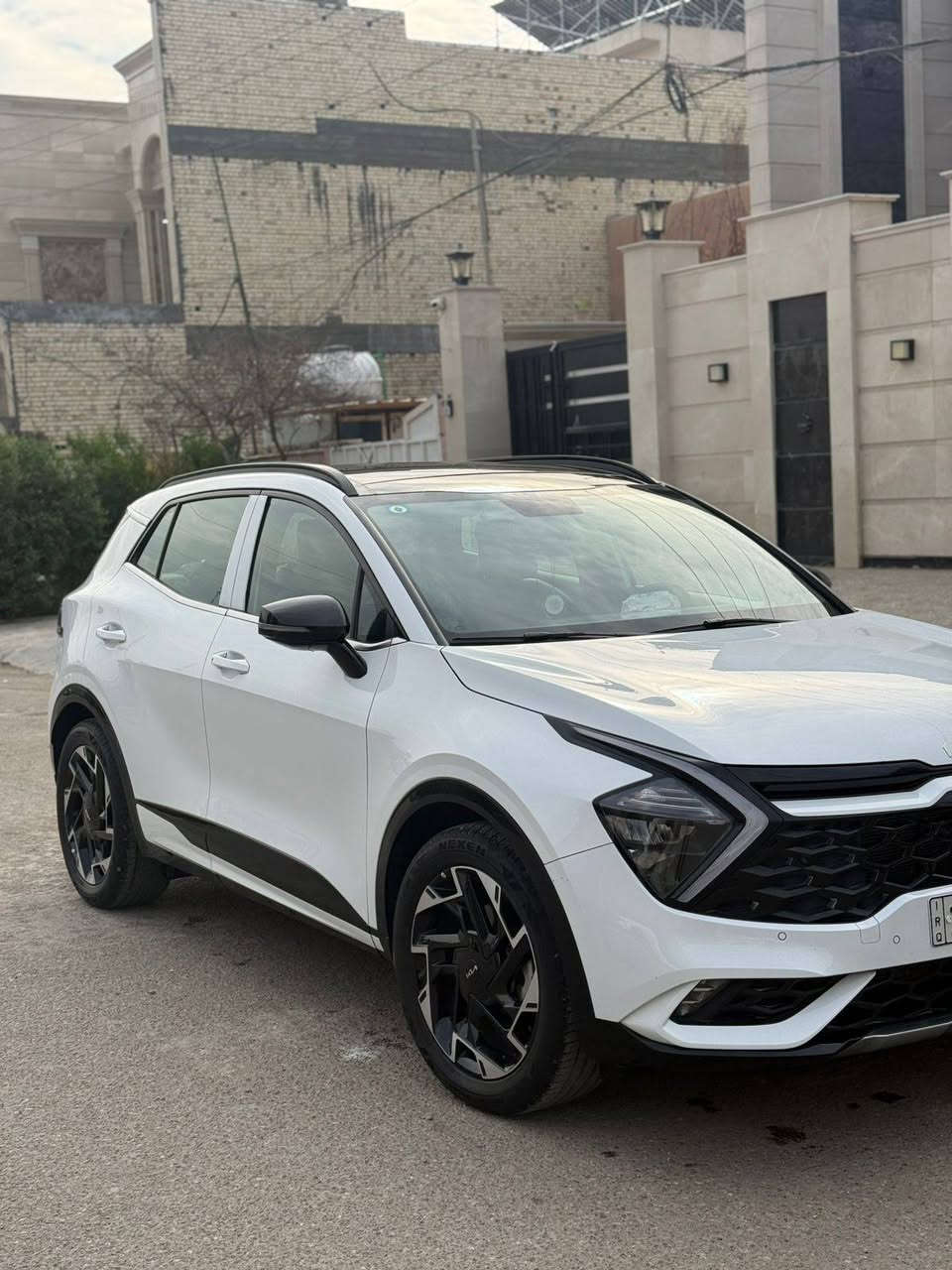 سلام عليكم كيه سبورتج خليجيه شركه العامة فول مواصفات جيتي الاين مكفوله من الصبغ وضربه وشخط سياره ع يده من شركه العامة ماشيه 19الف بحالة زيرو رقم بغداد دولي جديد هزه جديد شرط تحويل مكانها بغداد شعب 600وين ماايعجبك وديه اي سونار سعرها247وبيها مجال //رقم الهاتف ***********//////موديل 24
