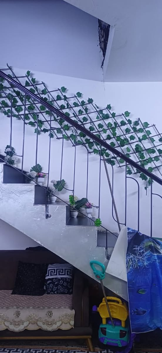 السلام عليكم 
، بيت 100 متر للبيع طابو زراعي ركية وفاضل منطقة البستان فرع اسواق بركات الرسول  اول شارع بعد السيطرة ثالث بيت عن الركن 
الواجهه 6 وربع متر ، النزال 16 
استقبال ومطبخ وهول وغرفة كبيرة 
مناور عدد 2 
حمامات عدد 2 
طابق واحد 
بناء 2022 
***********
