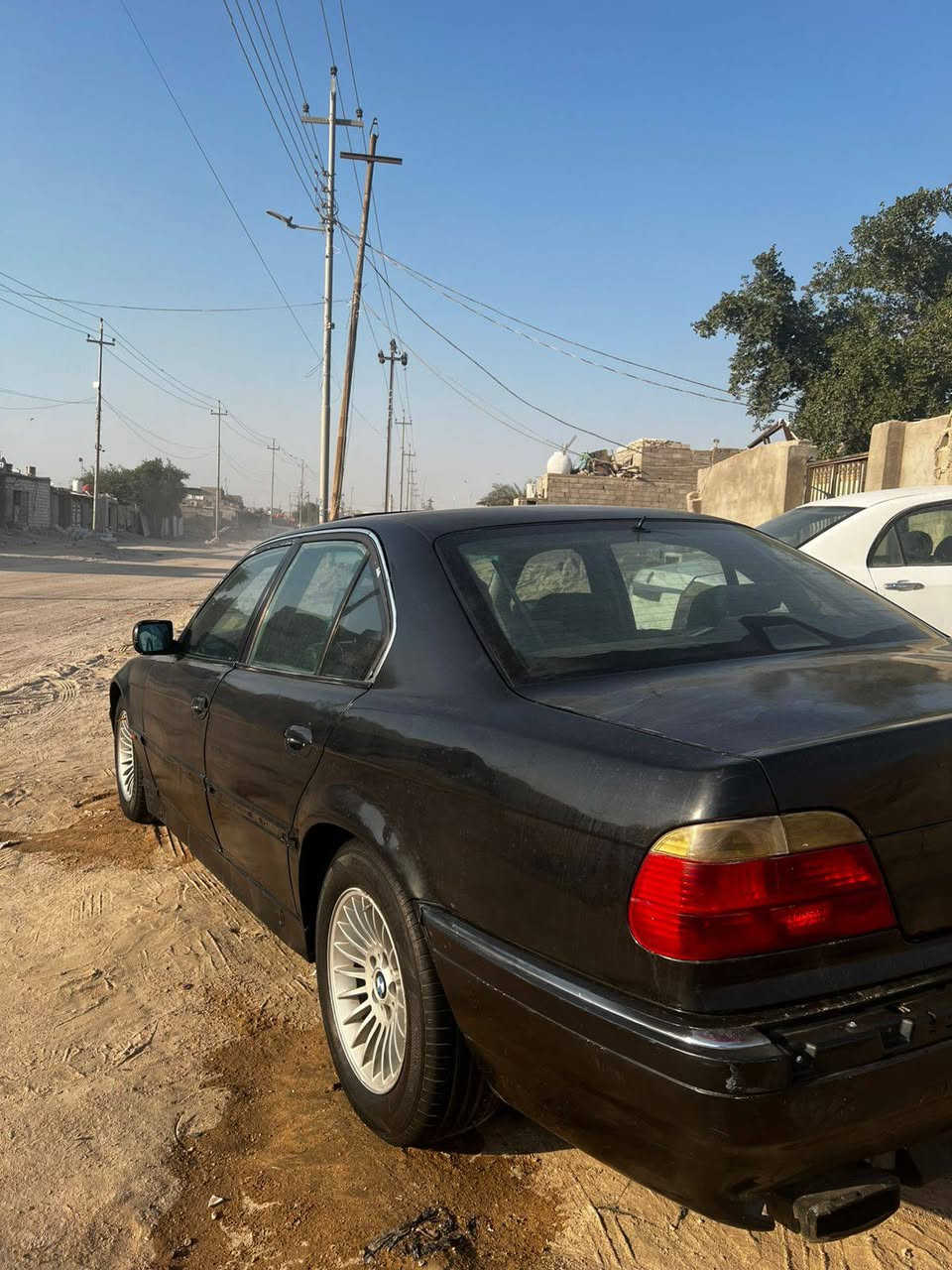 السلام عليكم
خفاش البيع موديل 1997 محرك 28 تك فانوس بي تنقيص دهن  تخم تاير توني شاده حداده نص عمر كير شرط سياره حلوه عوزها ترتيب قليل رقم بصره سنويتها ال 27 تحويل ثاني يوم السعر المطلوب 38 وبيها مجال بسيط مكان السياره البصره الزبير رقم الهاتف ***********
