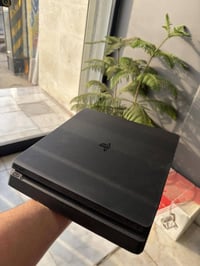 بلايستيشن 4 • سليم 500جيجا • مع يد وايرات