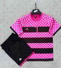 ملابس • 7 قطع • توصيل