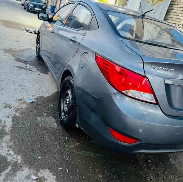 السلام عليكم 
اكسنت 2016 خليجي مكينة 1400 دوش كير محور at ماشية 222 الف رقم مثنى الجديد مشروع وطني باسمي صبغ شوية بالبنيد وجاملغ خلفي (مأشرات بالصور ) وبارد شوية بالامامي جهة الصدر السيارة ما ناقصها شي عارضها 82 وبيها مجال 
مكانها بغداد الجديدة او الكرادة كمب سارة
للاستفسار *********** متواجد واتساب
