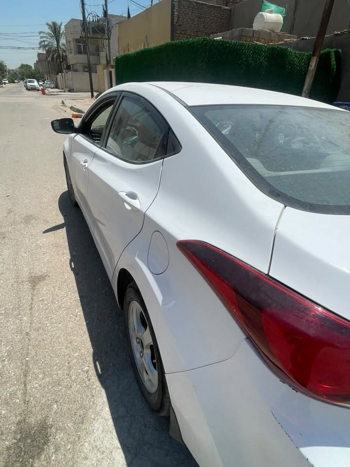 النترا 2016 رقم بغداد الدولي الجديد خليجي مداور ثاني يوم
فول  فتحة عدا البصمه
بيها رشات صغيره بدون اي حادث
بالبنيد شويه ع كد شبر وبالجاملغ ع كد شبر وكذلك الباب ع كد شبر فقط فقط رش على شرط قطرة معجون ماكو
جديده السيارة 
مكانها بالنجف
السعر 120 قابل للتفاوض وبالخدمة
للتواصل ***********
