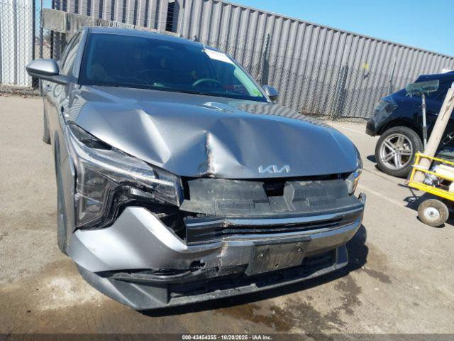 سلام عليكم كي 4 البيع بعد 12 يوم توصل ترهم بكتاب شهداء أو بسم المشتري سياره بدون يرباك 
الهاتف ***********
