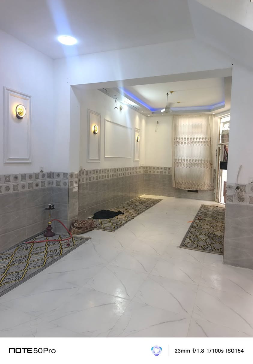 بيت 100متر طابق ونص  كربلاء حي القدس بناء حديث درجه اولى للبيع
***********
