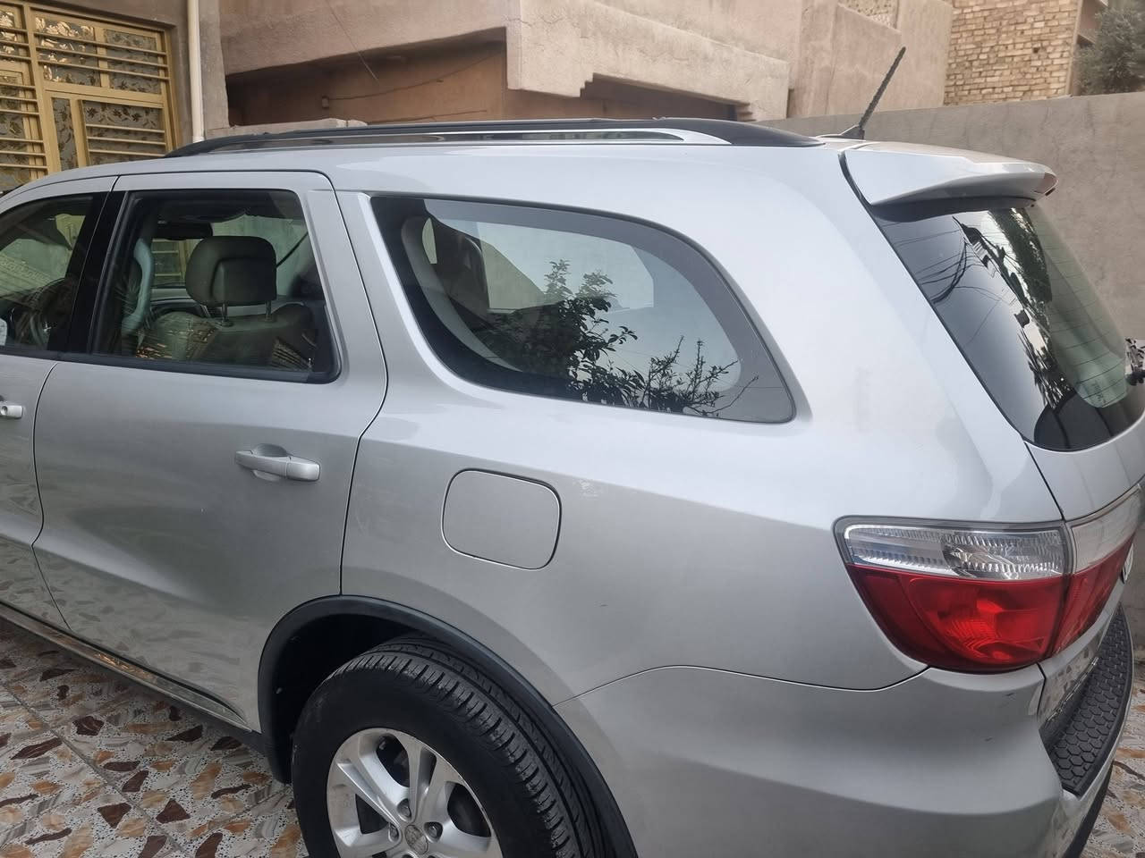 دورنكو ٢٠١٢
بيع او مراوس السياره داخله كلين 
رقم بغداد.

***********
