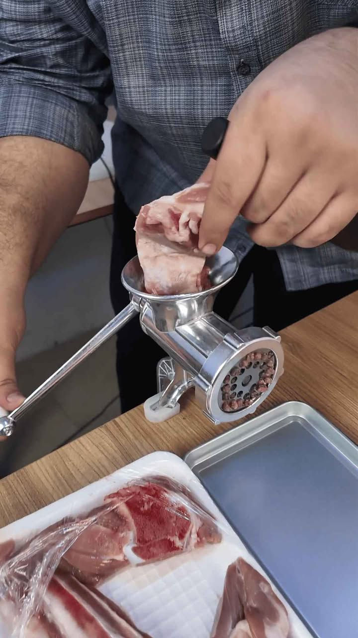 🔪✨

مثرامة يدوية تخلي شغلك بالمطبخ أسهل وأسرع!

لا كهرباء.. لا ضوجة.. بس ثبّتها عالطاوله ولف المقبض 🚀

- تفرم لحمك بكل سهولة، مثالية للكبة، الكفتة والبرغر 🍔
- قوية ومصنوعة من معدن متين ضد الصدأ 🔧
- تنظيفها سهل وتتفكك بثواني 🧼
- حجم عملي وخفيفة للحمل 🌟

خلي تحضيراتك أسرع وأرتب مع المثرامة اليدوية 👌 موصل, نينوى


**إذا كنت صاحب هذا الإعلان وتريد حذفه لأي سبب، رجاءا أرسل رسالة إلى الدعم الفني**