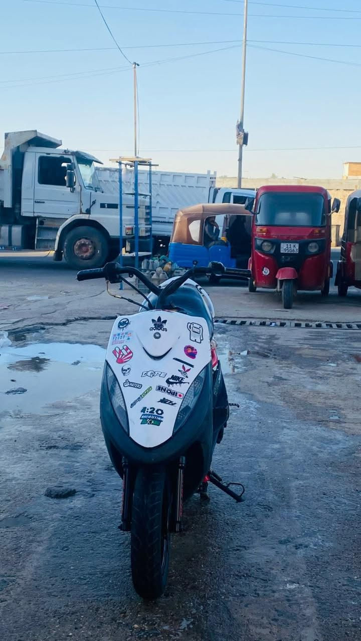 سلام عليكم شباب دراجه مال لعب بلاديه49لاتنقص ولاتبخر ودراجه مامفتوحه السعر400وبيها مجال خاص ممتواجد***********
