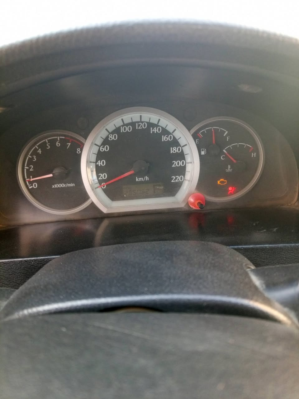 السلام عليكم اوبتره للبيع موديل 10بسمي دولي سياره مكينه كير حداديه دوشمه كاعيه  نظيفات تخم تاير سلف دينمه باتري تبريد شغال كامره تحكم سترن خليجي سعر 70رقم هاتف *********** بيه رشات صبغ ابعيك احزام
