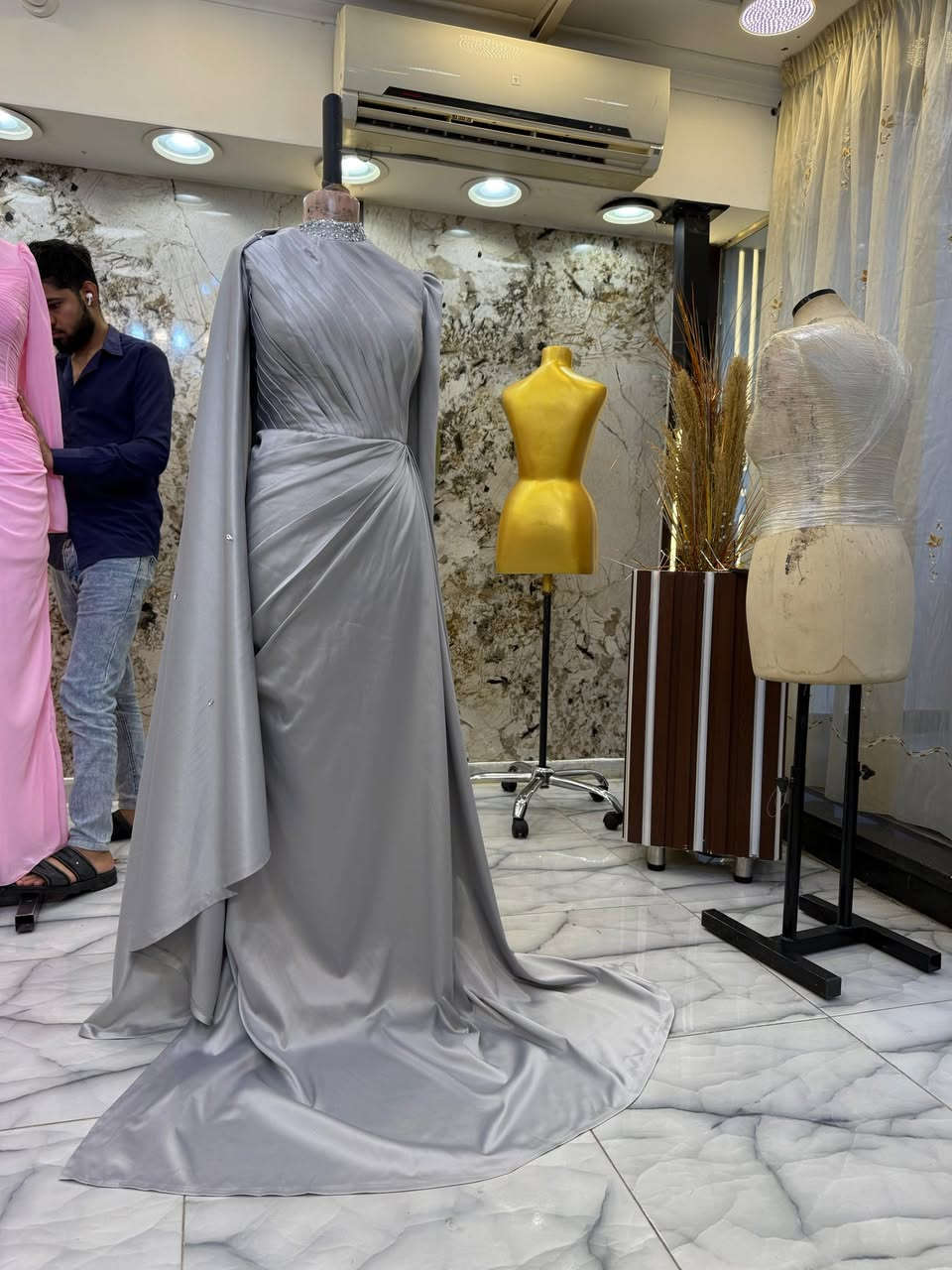 متوفريين للايجار بسعر ١٥ دينار♥️


**إذا كنت صاحب هذا الإعلان وتريد حذفه لأي سبب، رجاءا أرسل رسالة إلى الدعم الفني**