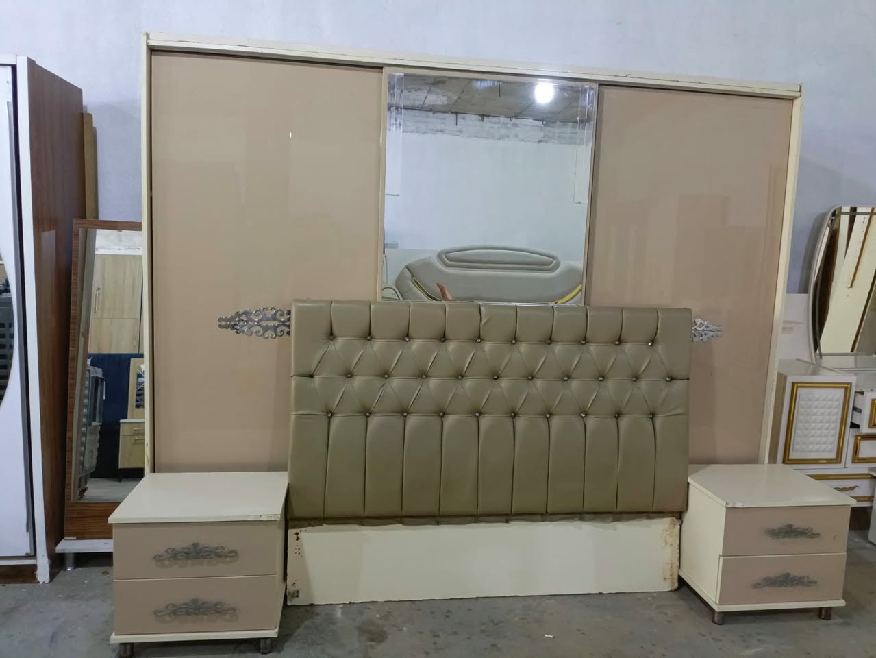 غرفه تركي سعرها350 علئ رقم بي واتساب ***********
