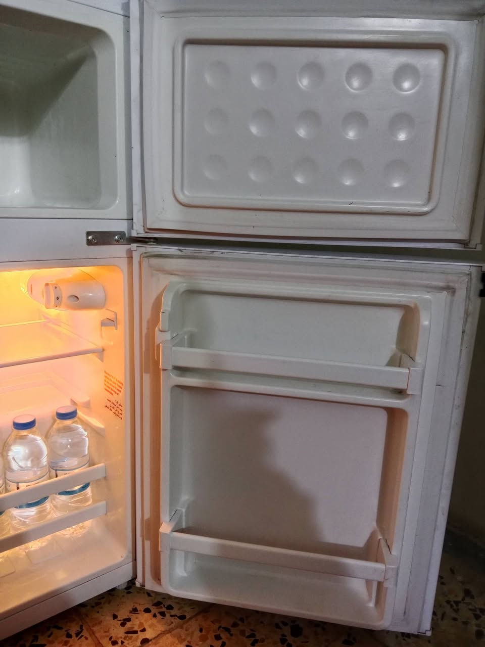 ثلاجة مكتبية وبراد وماطور وسخان 
البراد #فريش حار وبار وثلاجة صغيرة جوه ٦٥ألف
الثلاجة بابين ماركة #نوال نظيفه جداً ٨٠ألف 
نواب الضباط يم مصور الوان ماكو توصيل
ماطور #مي الأصلي  ٣٠ الف 
سخان #اكبر حجم ٥٠ ألف 
الخاص للجادين فقط


**إذا كنت صاحب هذا الإعلان وتريد حذفه لأي سبب، رجاءا أرسل رسالة إلى الدعم الفني**