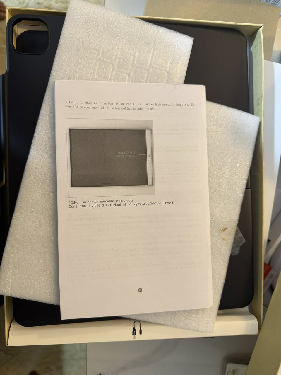السلام عليكم
حافظة لوحة مفاتيح بلوتوث لجهاز iPad Pro مقاس 12.9 بوصة مزودة بلوحة لمس.

تتضمن الحافظة لوحة مفاتيح فعلية ولوحة لمس للتحكم بمؤشر الماوس.

تصميم الحافظة يتيح وضعيات مختلفة واستخدامها كحامل لجهاز الآيباد.

تدعم بعض الإصدارات الدوران بزاوية 360 درجة لزوايا رؤية مرنة.

غالبًا ما تكون مزودة بإضاءة خلفية للوحة المفاتيح ومساحة مخصصة لحمل القلم. [1, 2, 3, 4]

حافظة لوحة مفاتيح بلوتوث 

اعلى سعر ابيع متوفر توصيل 

الحجز ع الخاص


**إذا كنت صاحب هذا الإعلان وتريد حذفه لأي سبب، رجاءا أرسل رسالة إلى الدعم الفني**
