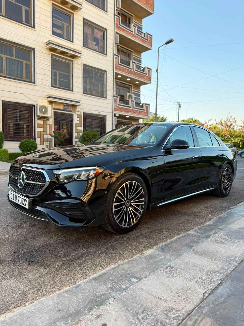 للبيع | Mercedes-Benz E350 AMG 2024

اللون الخارجي: اسود
الداخلية: جلد كريمي فاخر
📍 الممشى: 24,000 ميل فقط

وارد امريكي : ضرر جاملغ خلفي فقط ☑️
رقم الشاصي : W1KLF4HBXRA058333

🔹 فول مواصفات 1/1 فول اعلى شي 

✅ كراسي جلد كهربائية مع الذاكرة
✅ كراسي مساج
✅ تدفئة وتبريد للمقاعد
✅ سقف بانوراما
✅ شاشة MBUX الكبيرة مع نظام ملاحة
✅ كاميرات 360°
✅ حساسات أمامية وخلفية
✅ إضاءة داخلية محيطية (Ambient Light)
✅ تشغيل بصمة (Keyless Go)
✅ باب شنطة كهربائي
✅ رادار ومساعدات قيادة

السيارة نظيفة جداً وجاهزة للفحص بأي مكان يختاره المشتري.

💰 السعر: 47 الف 470 ورقة وبيه مجال 
📞 للتواصل اتصال او واتساب: ***********
***********
 
العنوان بغداد زيونه شارع الربيعي 

رابط الواتساب المباشر لصاحب سياره👇🏻 💯
⁨ ⁨ ⁨ ⁨ https://wa.me/9647730100828
