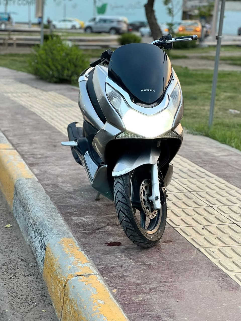 السلام عليكم للبيع دراجه pcxجيل الاول دراجة مال رمبه مديل18 ماخذها رمبه الدراجه على  ايدي حجم مكينه 150ياباني الاصلي دراجه جديده مال جناي  سويجين  بيه 
ياباني الاصلي دراجه كامله أستان كهربائي حساس ازدحام ٢حرف Aدراجه جديده الدراجه مكينه لوك شلعه معدل خير من اللّٰه دراجه تكول جديده بمعنئ الكلمه واحلا من الصور  دراجة مكينه مكفوله اي نقص مابيه
السعر مليون 300 وبيها مجال 
مكان بغداد ***********
