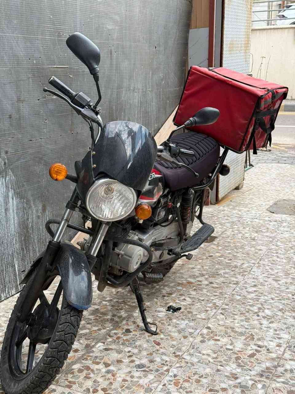 للبيع دراجه بوكسر
اوراق كامله
الدراجه خير من الله 
السعر 950 مجالهه كلش قليل
المكان البنوك 
***********
