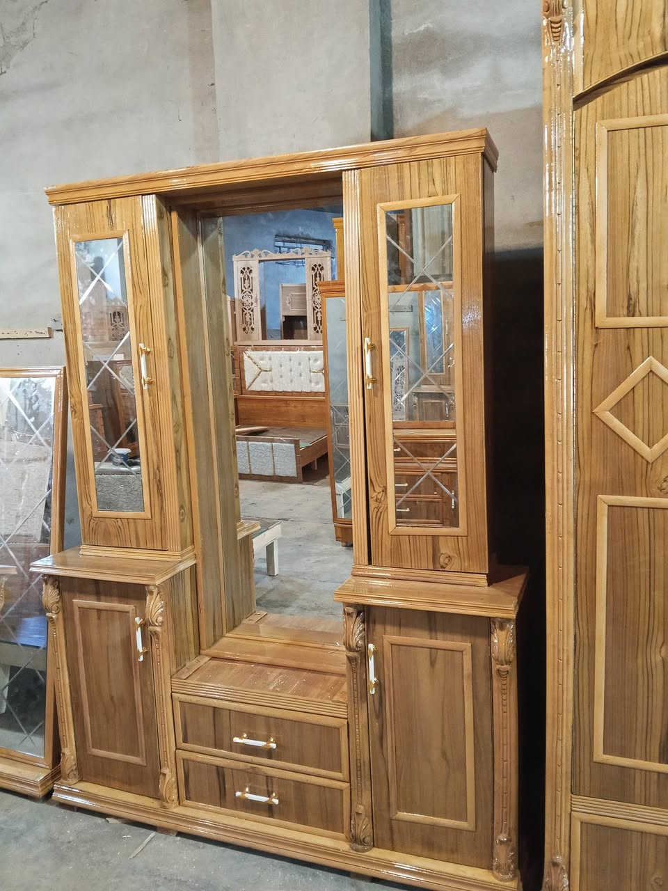 عرفه خمسة ابواب فصال تركي ملحق شغل درجه اولى شغلها زان مصري صبغ حراري بخ لون جكليتي سلر للاستفسار معرض الكرم موصل شارع بغداد قرب محطة المامون ***********كورك ***********
