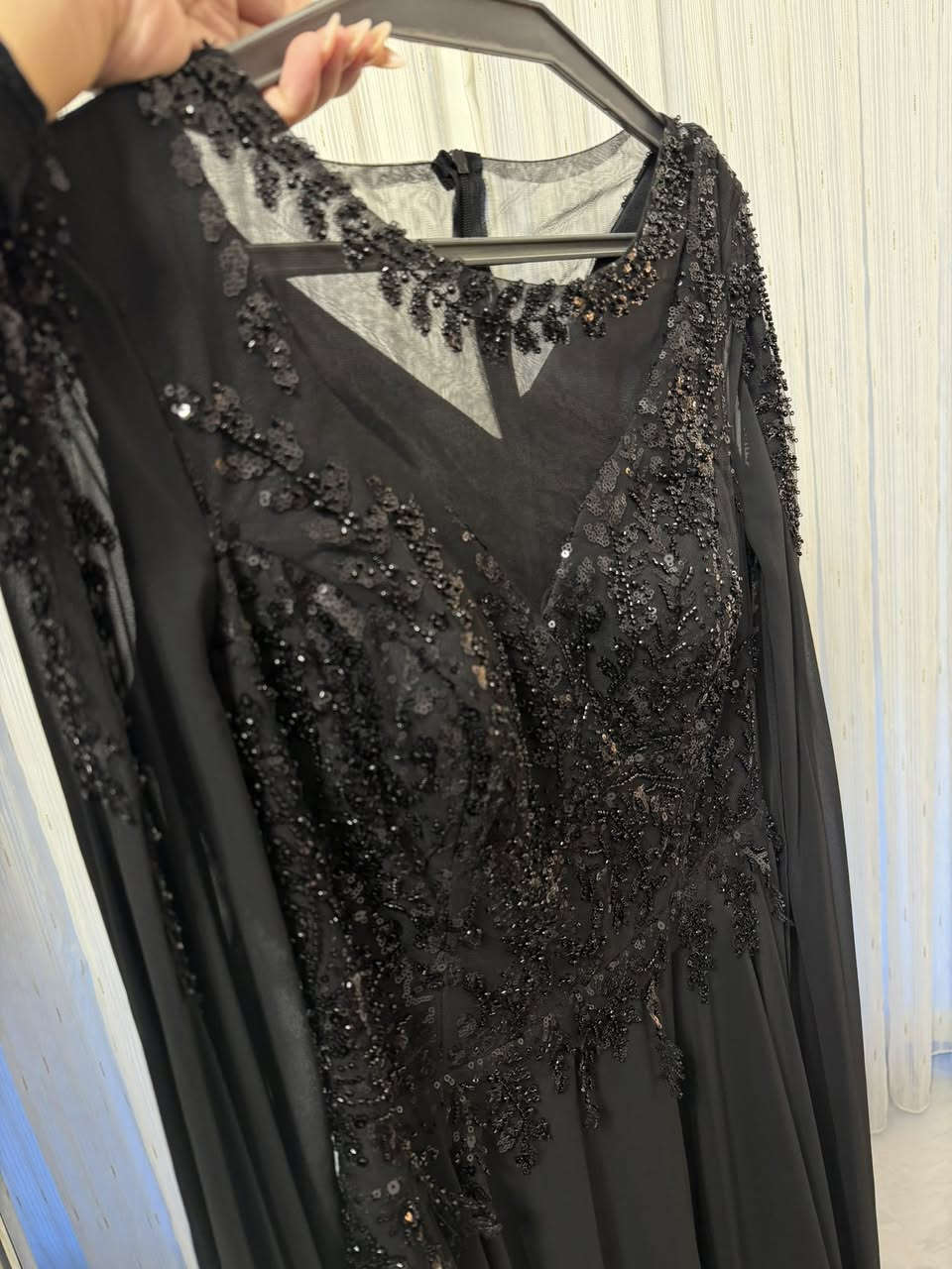 السلام عليكم فستان مناسبات اخذته ب٢٥٠
ملبوس ساعتين فقط اريده ب١٠٠ الف قياس 44 العنوان شارع فلسطين


**إذا كنت صاحب هذا الإعلان وتريد حذفه لأي سبب، رجاءا أرسل رسالة إلى الدعم الفني**