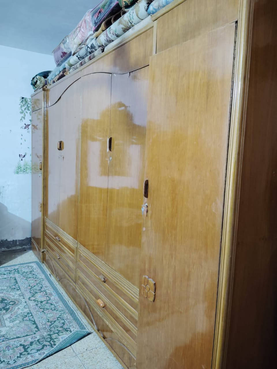 يالله 
غرفة نوم 6 باب صاج تسكام  5 ملم 
الضهر جرجوبة  براغي 

جدا جدا  نضيفة  
 جامه الميز 
والزاوية  موجودات  
 غرفة كامله من كلشي 
السعر 550  

العنوان  حلة   شارع 100 

يوجد خدمة نقل  وشد 
 
***********
