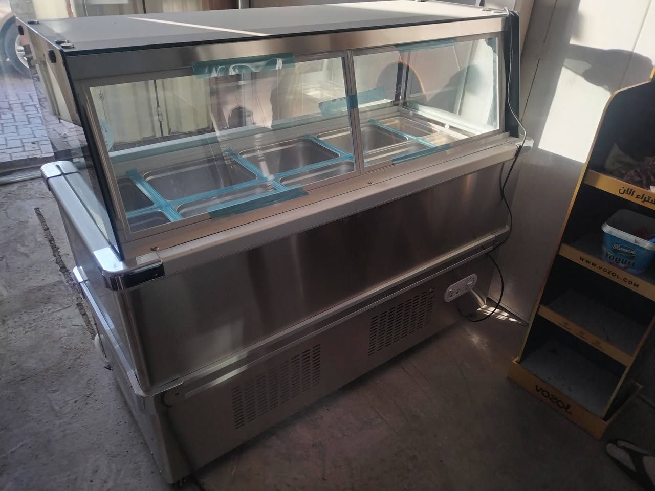 عارضة مقبلات جديدة بعدها ممفتوحه للبيع مكاني بغداد ألوزيرية
***********
