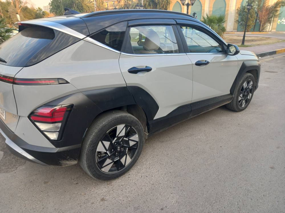 بسم الله.                      هونداي فينو هايبرد موديل  2025 تو كلر لونين سمنتي واسود فول عدا الفتحة ماشية 4 آلاف كيلو رقم بغداد الدولي بجم مكفول بدون ايرباك. حادثها بابين عكس السايق..صور الحادث عالخاص..بصمة كشنات كهرباء تحكم جهتين تشغيل عن بعد ترحيب عن قرب مري شفط داخل رصاصي  شحن واير ليس رذاذ امامي حساسات امامية وخلفية راذارات جانبية بالمري توقف ذاتي نيمترونك استيرن  شفتات..مانع اصطدام. سياقة ذاتية تحديد مسار..وتوجد مواصفات أخرى..السعر. 170.$..ورقة. وبيها مجال.بسيط للإستفسار.........***********..يوجد واتس اب بغداد, العراق
