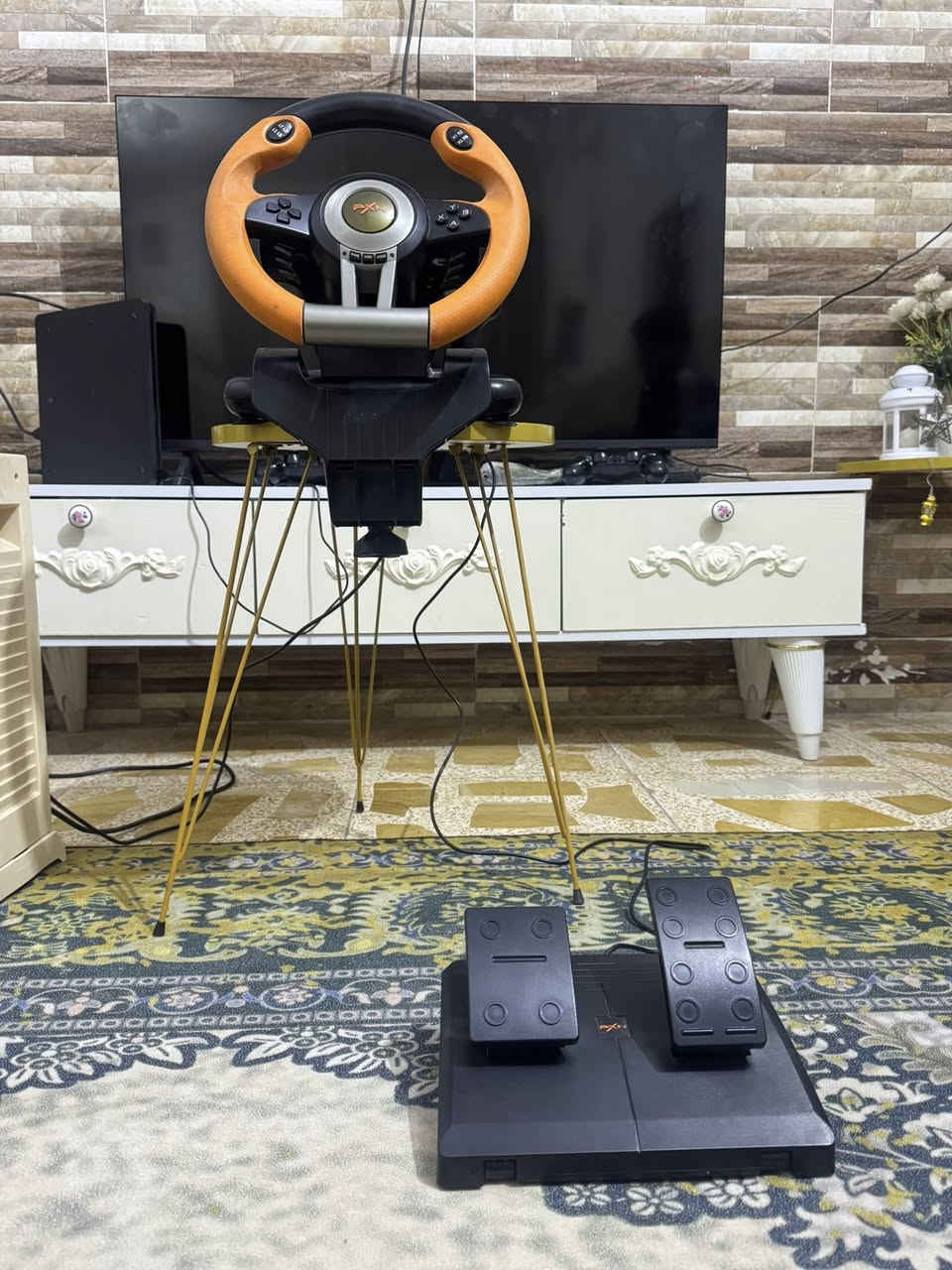 بلي ستيشن 4 سلم
الملحقات قرص fc25 فيفا 
جوستكات 2 الاصلي واحد معلك بR2 بس  
كيبل HD كيبل بور كيبل شحن 
دركسونpxn/v3pro

السعر ٣٠٠ للاستفسار خاص 
او الاتصال ***********
