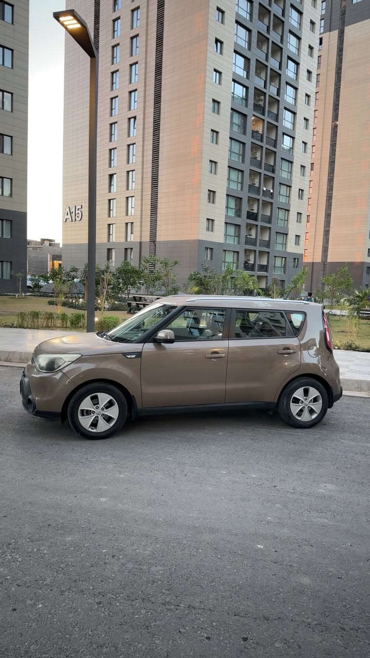 كيا سول للبيع
خليجي 
موصفات:نص فول
كشنات جلد شاشه ابل كار بلاي 
تدعم النت تدفئه تبريد كير اوتماتيك 
انضمه القياده و الستيرن و هواي مواصفات حلوه 🔥بالسياره 🔥
محركها 1.6لتر 4 سلندر
سياره ماشيه92 الف كيلو سياره نضيفه و حلوه 
سعرها 120ورقه وبيها مجال للشراي
موديل 2016
السياره كلين تايتل
ملاحظة بس بيها شخطات بسيطه وممبينه


**إذا كنت صاحب هذا الإعلان وتريد حذفه لأي سبب، رجاءا أرسل رسالة إلى الدعم الفني**